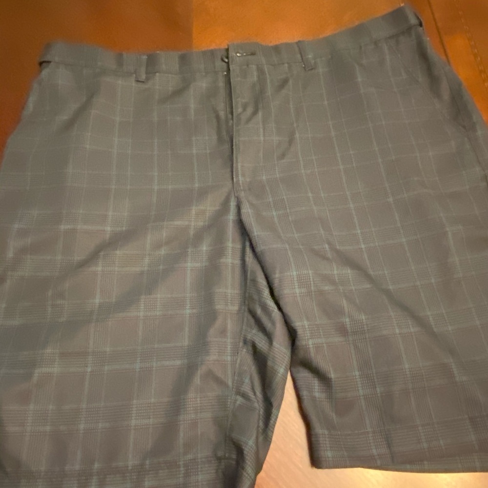 PGA Tour Men’s Dark Grey/ Turquoise/ White Shorts